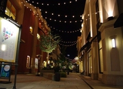 800px-Bridgeport_Village_night_canyon